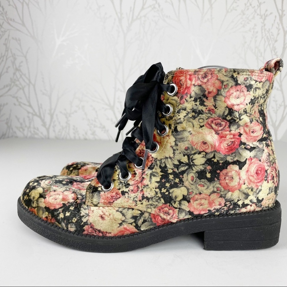 DIRTY LAUNDRY Floral Velvet Ribbon Lace-Up velvet Ankle Boots Lug Sole Sz 6.5/37 - Picture 3 of 10
